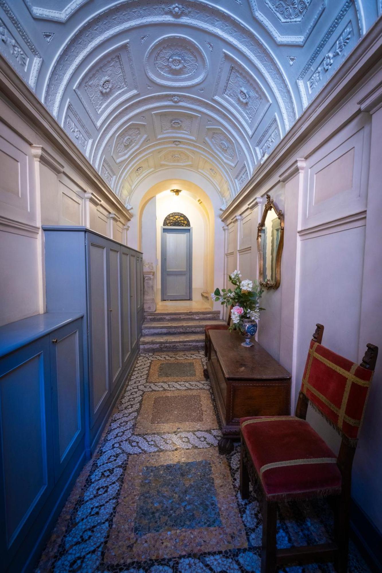 Barberini Close To Fontana Di Trevi Apartment Rom